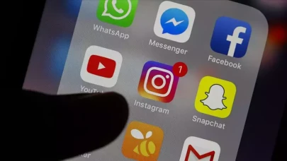 Sosyal medya platformları WhatsApp,  Facebook ve Instagram çöktü