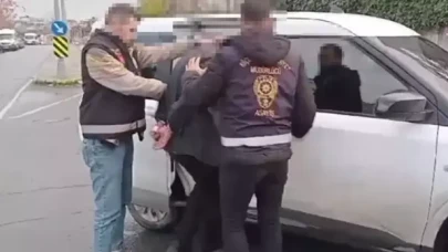 Kan donduran cinayet! Eşi Melike Alhan’ı öldürdü ve üvey oğlunu yaraladı!