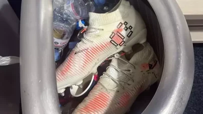 Yıldız futbolcudan özür: Kramponlarını çöpe attı