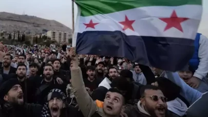 Suriye’de yeni hükümet anayasayı askıya aldı