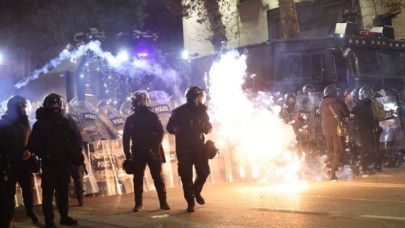 Gürcistan’da sokak gösterileri devam ediyor,  298 kişi gözaltına alındı