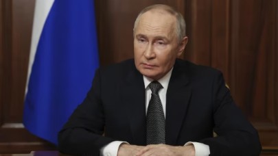 Askerlerin yüzünü yakan Putin'e Noel oyuncak hediyesi şaşırttı!