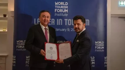 Türk Devletleri Teşkilatı Genel Sekreteri Ömüraliyev’e Dünya Turizm Lideri ödülü!