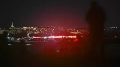 ABD'de bir uçak ile helikopter çarpışarak düştü