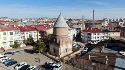 Sivas’ta Tarihi Eserler Restore Ediliyor: Güdük Minare ve Diğer Eserler Turizme Kazandırılacak!