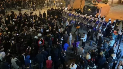 Akdeniz Belediyesi’ne kayyum atanması protestosunda gerginlik: 5 gözaltı!