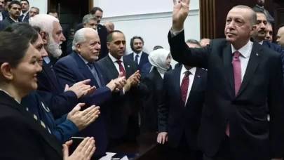 AK Parti grup toplantısında bomba iddia!  2 vekilin rozetini Erdoğan takacak