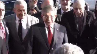 Ahmet Davutoğlu,  DEM Partili isimleri kapıda karşıladı: Sözleri dikkat çekti