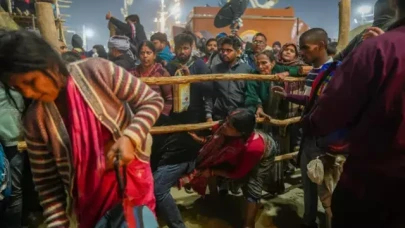 Dünyanın en büyük dini festivalinde izdiham! En az 10 kişi hayatını kaybetti