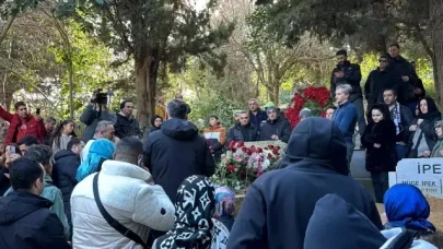 Ferdi Tayfur’un kabrine hayran akını!