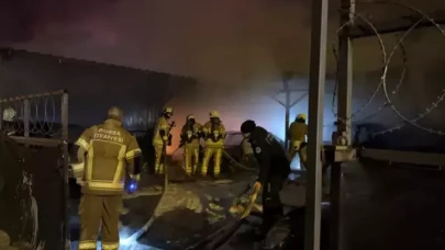 Bursa'da oto galerisinde yangın! Araçlar kül oldu