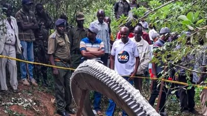 Dünya bunu konuşuyor: Gökyüzünden devasa bir uzay enkazı düştü