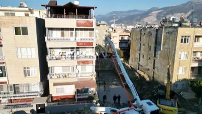 Hatay İskenderun’da temel kazısı sırasında göçük!