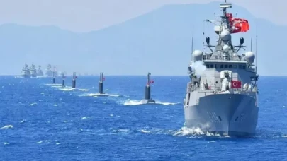 Türk savaş gemilerini gören Yunanistan harekete geçti!