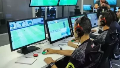 Türkiye’nin ilk kadın VAR hakemi Neslihan Muratdağı oldu!