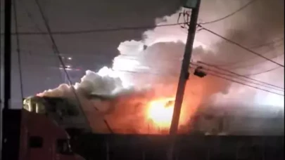 ABD’de Banliyö treninde yangın: 350 yolcu son anda kurtarıldı!