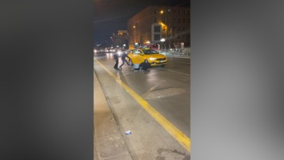 Hareket halindeki taksileri durdurup şoförlere saldırdılar