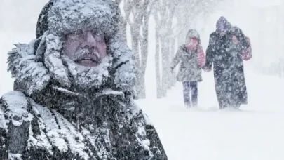 İstanbul'da yoğun kar yağışı! Şile'de araçlar yolda kaldı