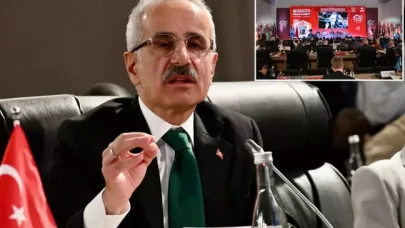 Bakan Uraloğlu'ndan dikkat çeken hareket: Bir anda salonu terk etti