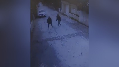 Cinayet gibi kaza kamerada: 2 kişi havaya savruldu