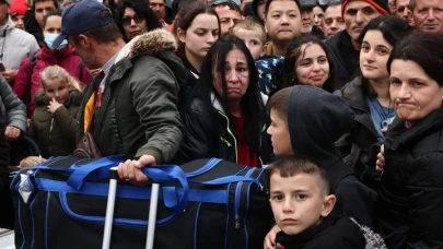 Deprem endişesiyle 9 bin kişi Santorini Adası'nı terk etti