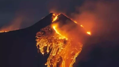 Etna Yanardağı’nda güçlü lav akışı!