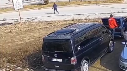 Güldüren kovalamaca: Sayaç okumaya gelen görevliyi horoz kovaladı