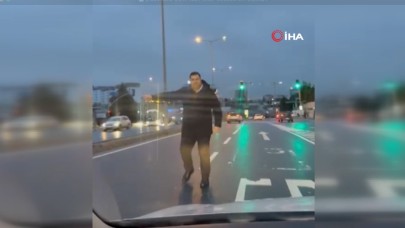 Başakşehir'de bir maganda kadın sürücüye saldırıp aynasını kırdı