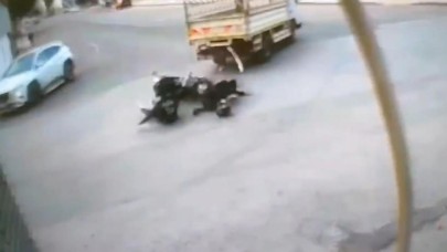 Motosiklet kazasında saniyelerle ölümden döndüler