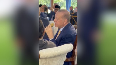 Cumhurbaşkanı Erdoğan,  Endonezya'da mehter marşına eşlik etti