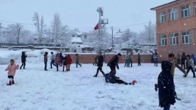 Kar yağışı yurdu esir aldı,  8 ilde okullar tatil edildi