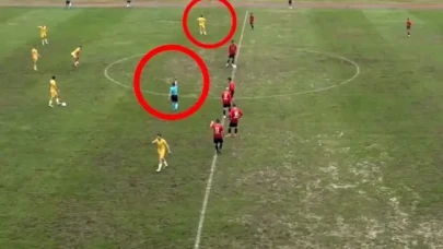 Şok kural hatası! Hakem kırmızı kartı unuttu!