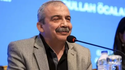 Tarihi çağrı sonrası çarpıcı ayrıntı! Sırrı Süreyya Önder,  Öcalan'ın notunu paylaştı