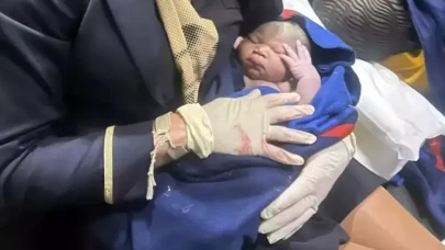 Uçakta doğum yaptı,  bebeğe verdikleri isim ise güldürdü