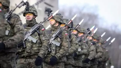 Avrupa alarma geçti,  ilk hamle geldi: Tüm erkekler askere alınacak