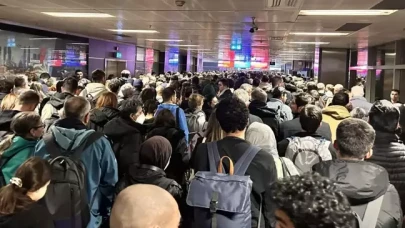 Sabiha Gökçen Havalimanı'nda kaos: Yüzlerce yolcu saatlerce bekledi