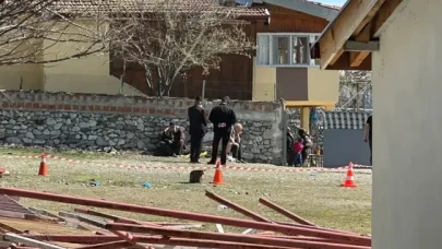 Yaşlı kadını kolundaki 3 bilezik için 8 bıçak darbesiyle öldürüp c.esedini yaktılar