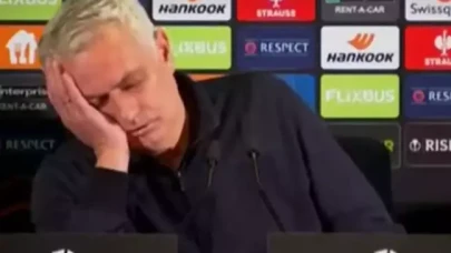 Herkes Mourinho'nun basın toplantısındaki bu halini konuşuyor