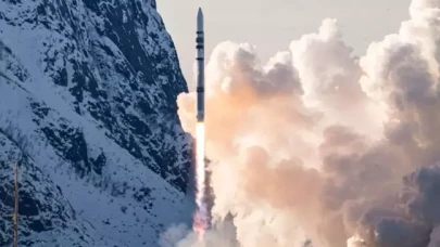 Avrupa'nın ilk uzay roketi kalkıştan 30 saniye sonra patladı