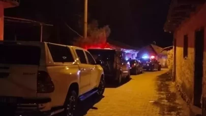 Kendisini tedavi ettirmeyen babasını başını taşla ezerek ö.ldürdü