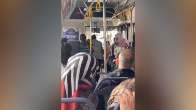 Yaşlı bir adam,  otobüsteki tanımadığı kadına evlilik teklifi etti