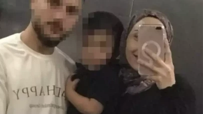 Bebeğini emziren karısını sırtından bıçakladı