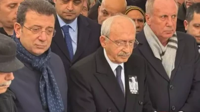 Edip Akbayram’ın cenazesinde dikkat çeken kare!