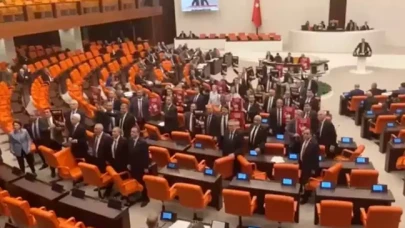 TBMM Genel Kurulu’nda İmamoğlu gerginliği: CHP’den dövizli protesto