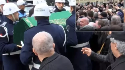 Edip Akbayram’ın cenazesinde izdiham: Selfie çekenler tepki çekti!