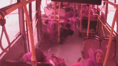 Freni patlayan otobüste çığlık çığlığa dehşet anları kamerada