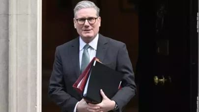 Starmer'dan Ukrayna zirvesi sonrası sert mesaj: 'Putin masaya oturmak zorunda kalacak'