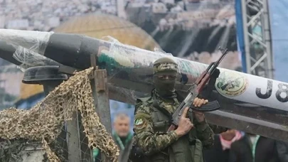 Kassam Tugayları Tel Aviv'i füzelerle vurdu