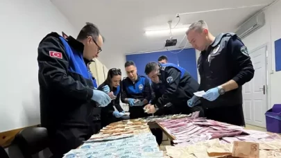 Dilencinin üzerinden çıkan parayı 8 zabıta 1 saatte zor saydı