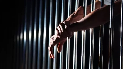 2 bin cezaevi çalışanı kovuldu,  mahkumlar erken tahliye edilecek